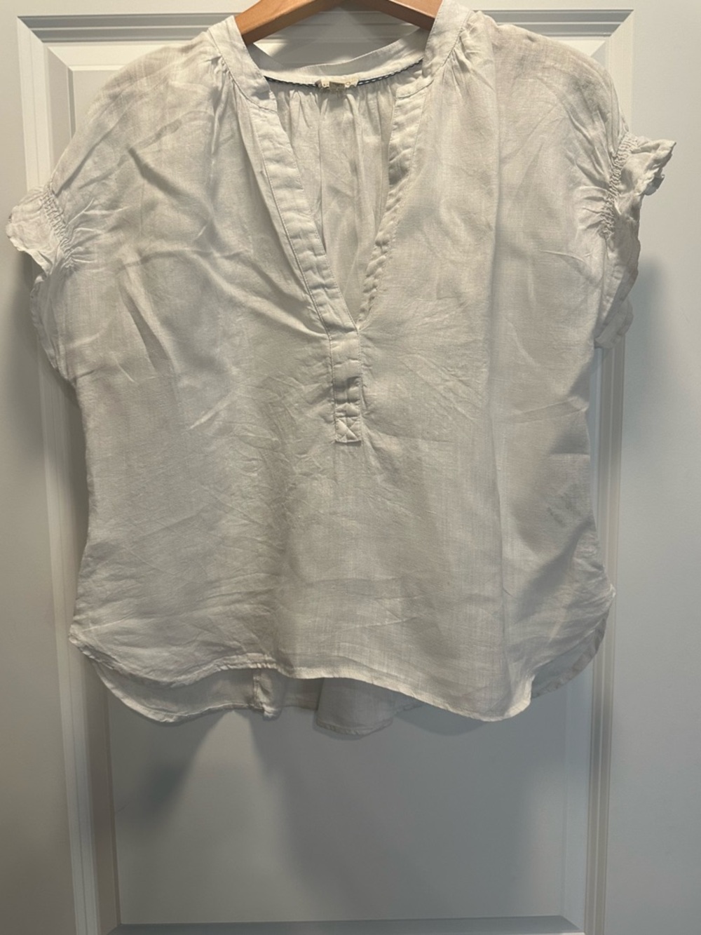 Anthropologie x PILCRO Tatum Flutter Sleeve Blouse in White Linen. EUC. LARGE - Picture 4 of 9